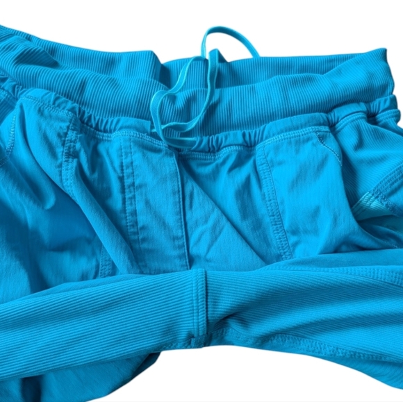 Lululemon Street To Studio Crop *No Liner Beach Blanket Blue Rel: 4/13 Women's 6 - Picture 11 of 15